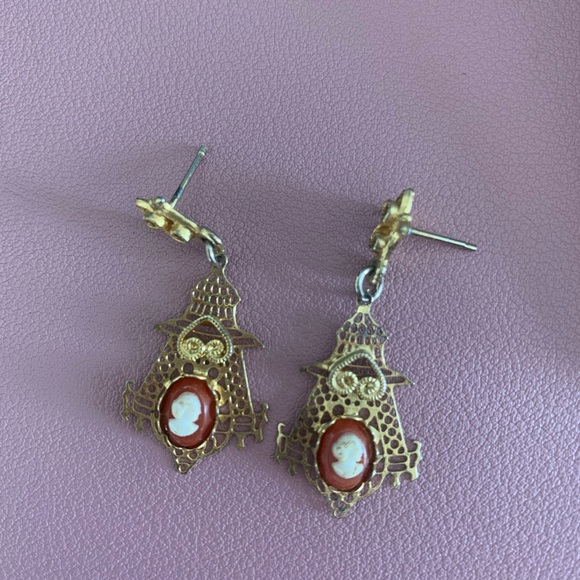 Vintage cameo earrings - Picture 1 of 3